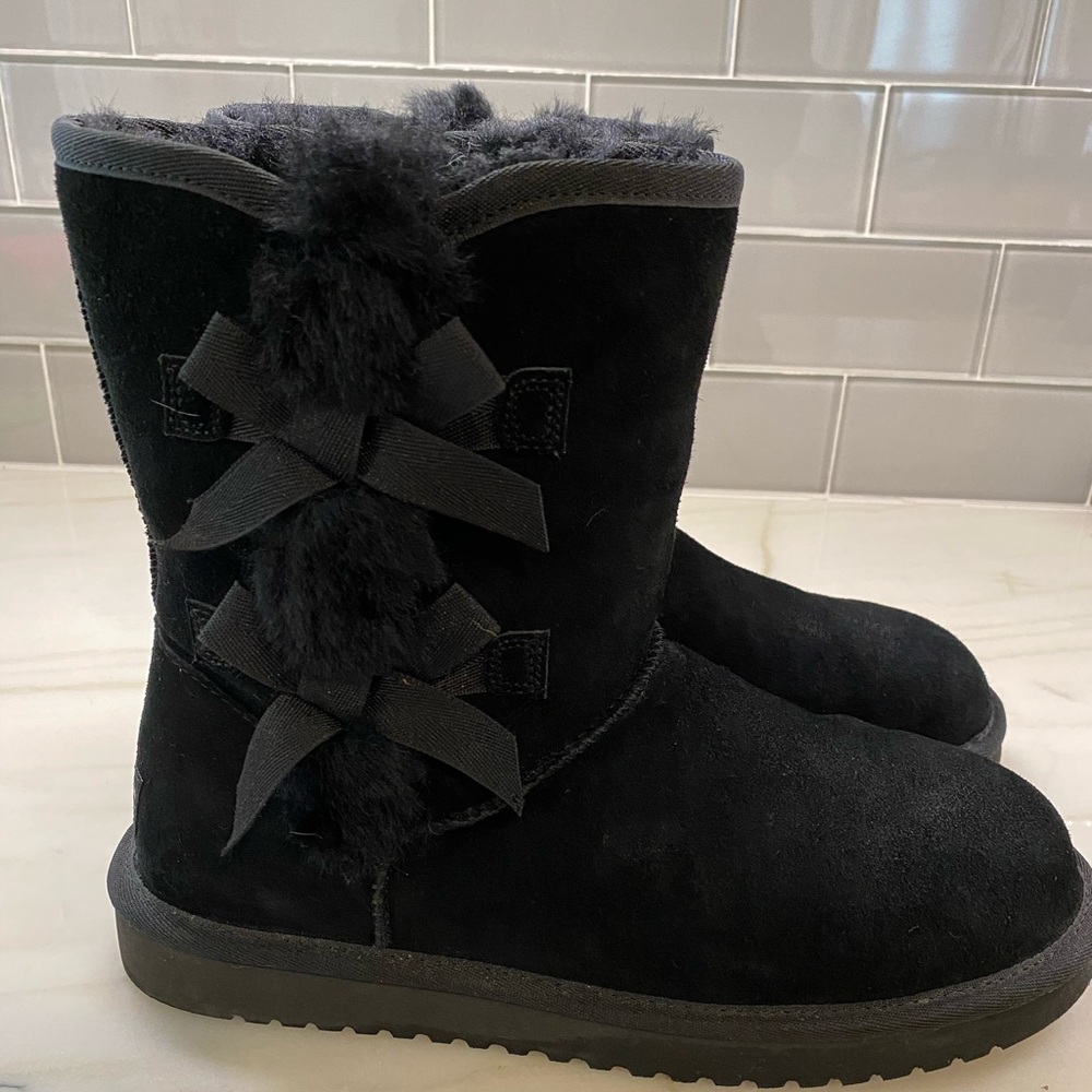 *sold* Like New Koolaburra Victoria Short Boots (by UGG).